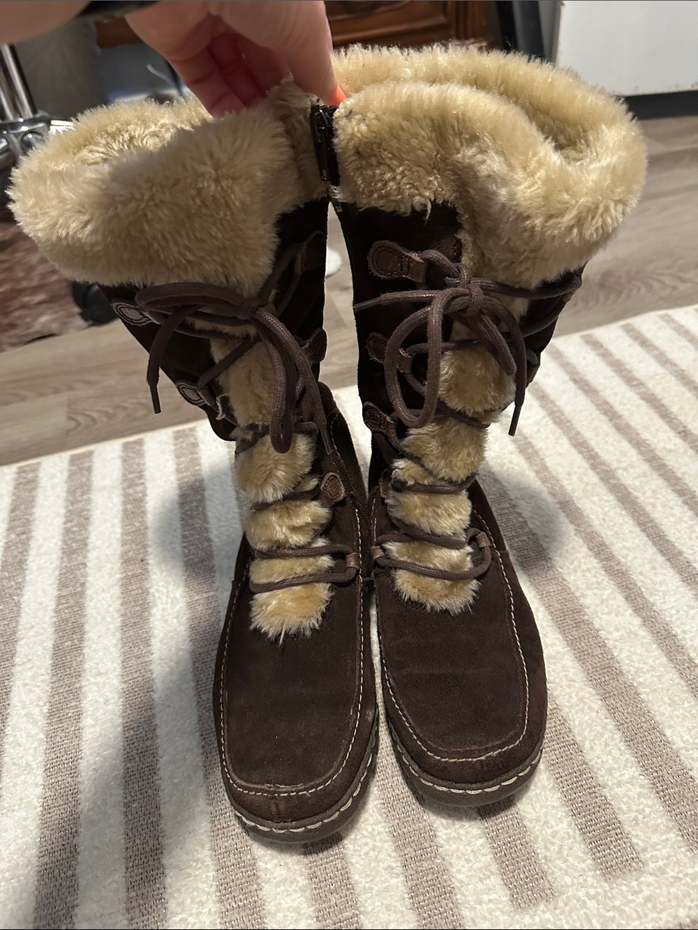 BareTraps Brown Suede Lace-Up Winter Boots with Cream Faux Fur Trim